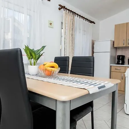 Apartment Luka *