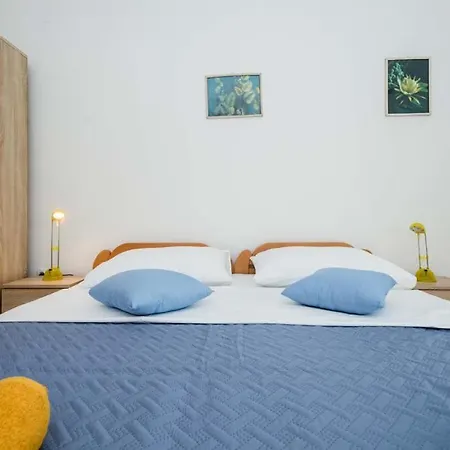 Luka Apartment *