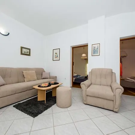 Apartment Luka Banjol